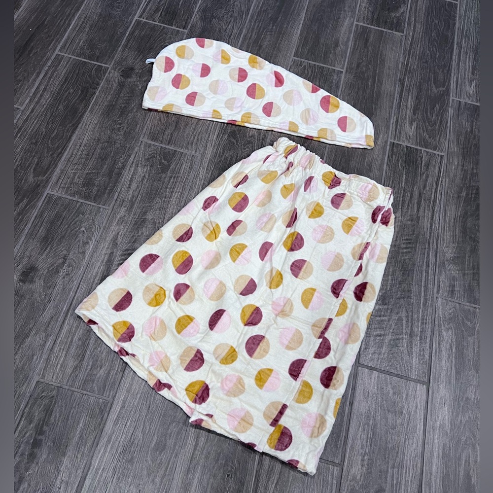 NWOT - Two piece bath and hair wrap.